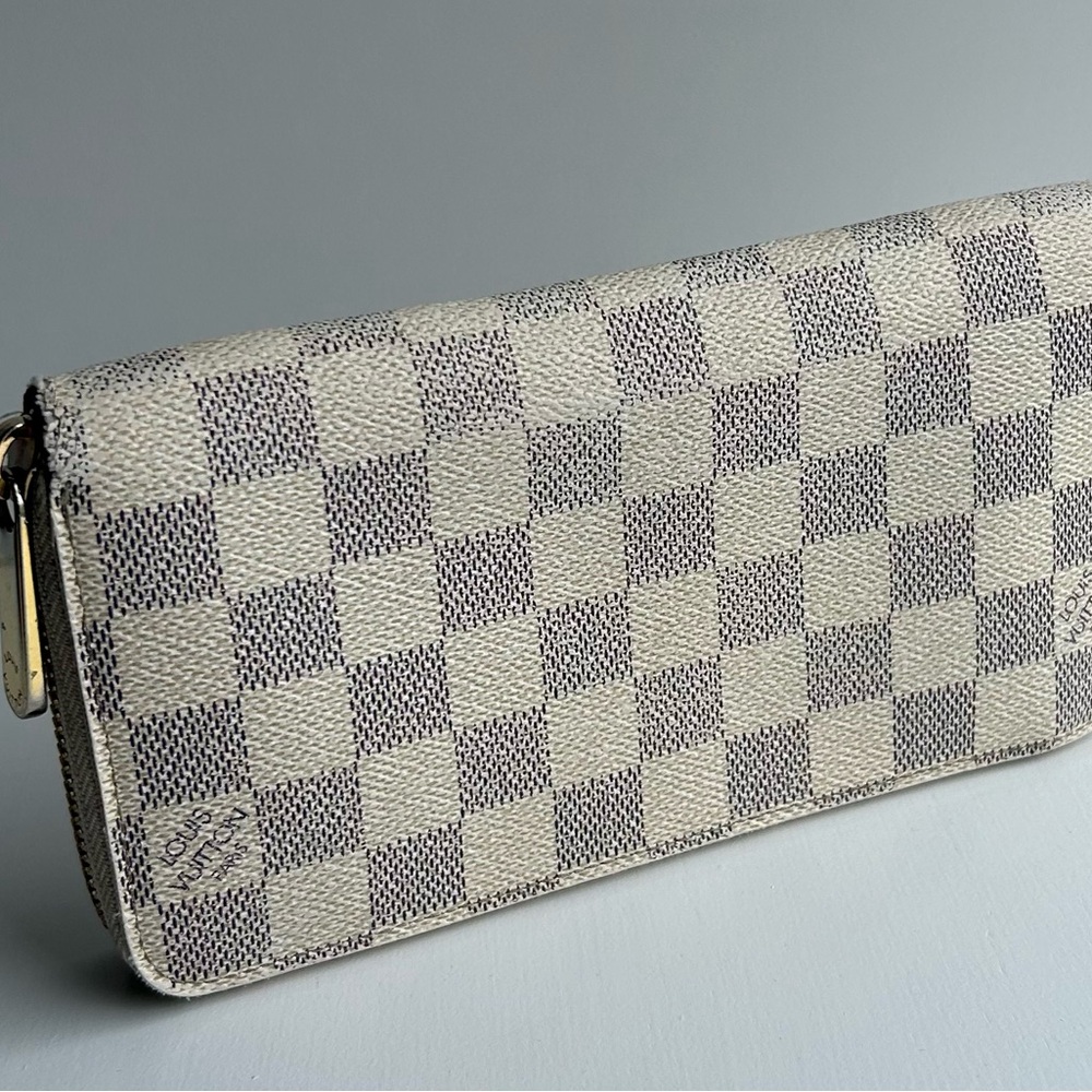 AUTHENTIC!! Louis Vuitton Zippy Wallet. Damien Azur